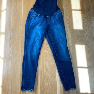 Frayed bottom maternity jeans